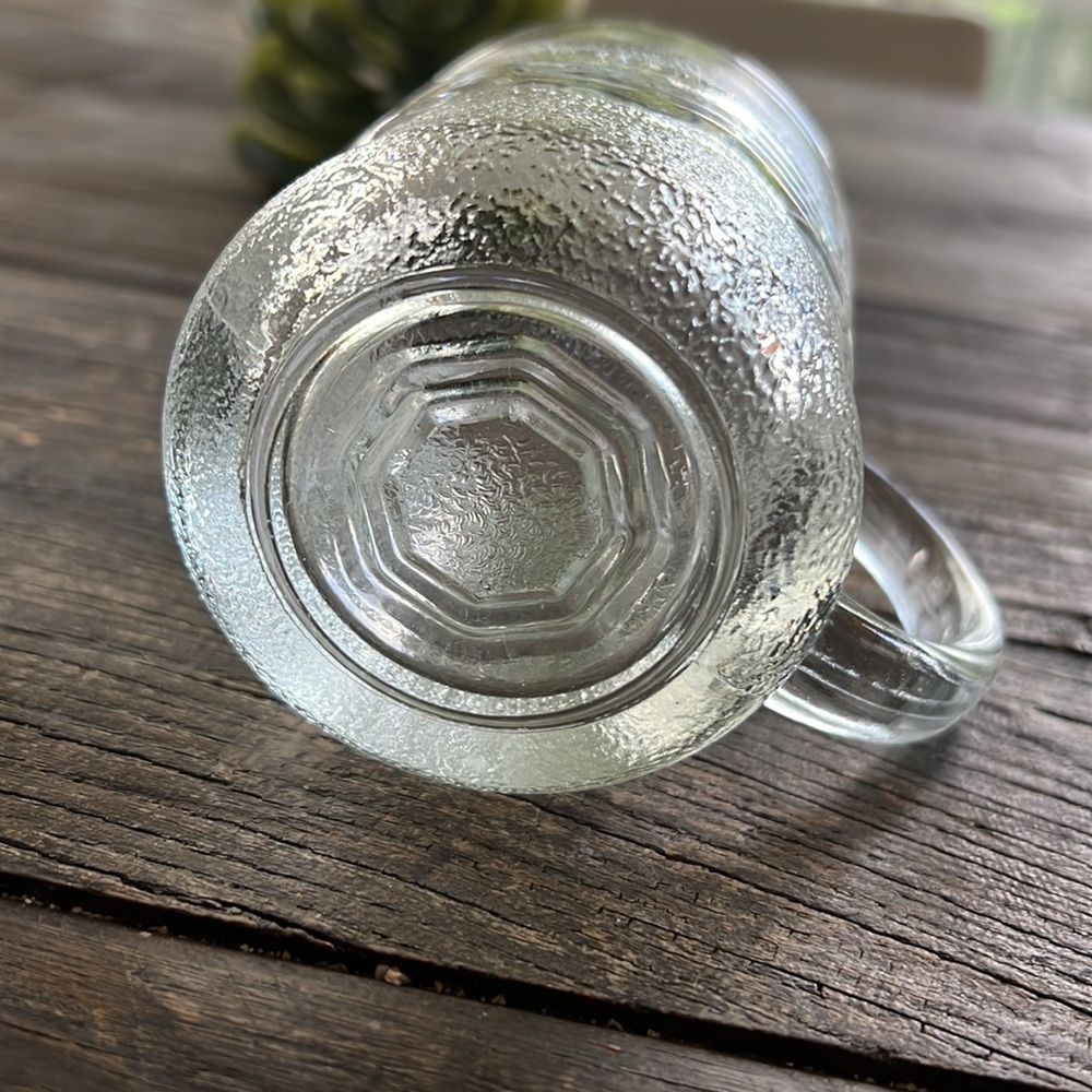 🎁 4/$25 - 🌟HOST PICK!🌟 VINTAGE retro zig-zag pressed glass mugs - Picture 3 of 3